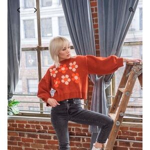 Coco & Jamieson Cropped Sweater Women’s Sz M 2 tone orange with flower design